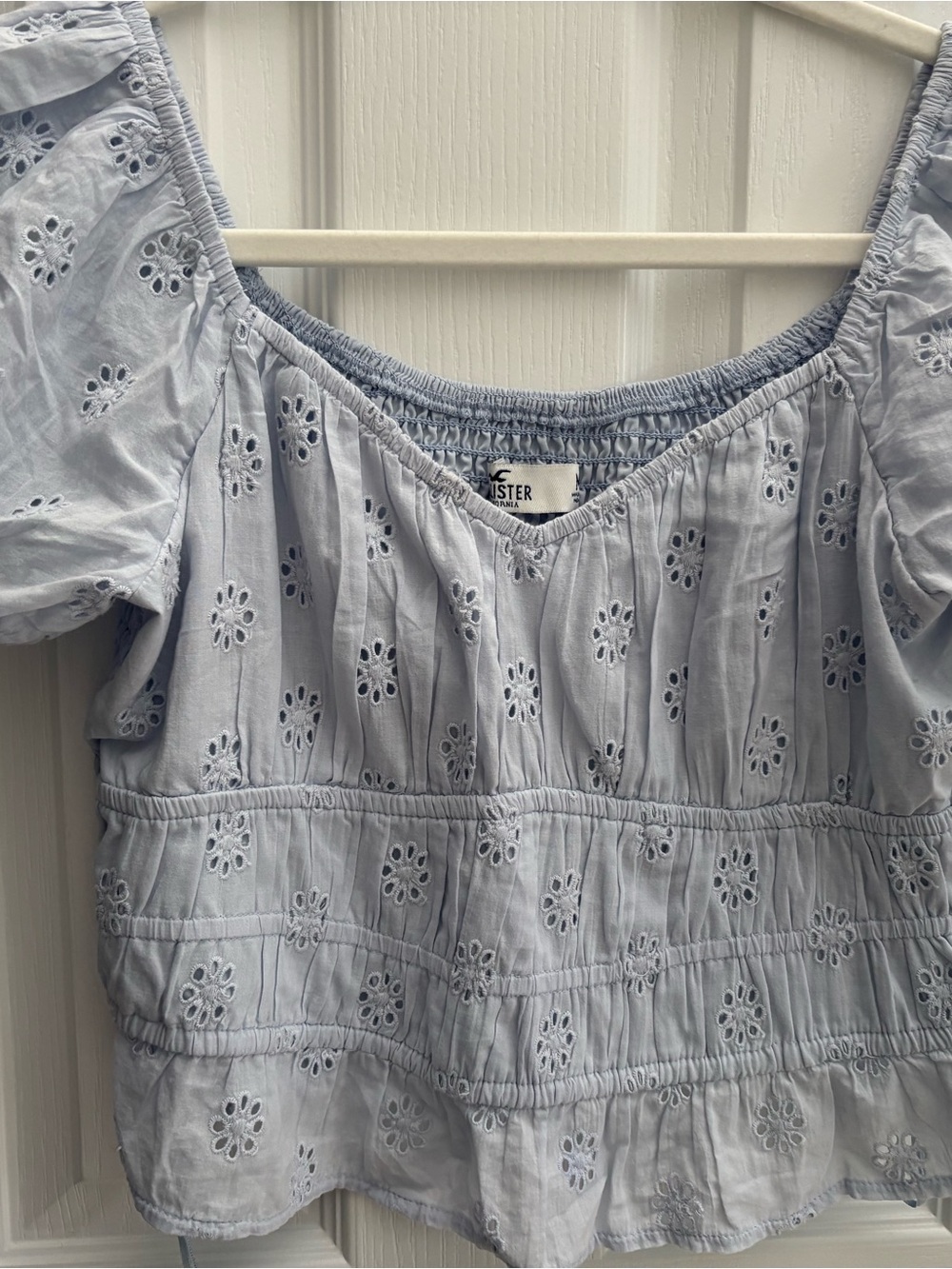 Hollister Light Blue Eyelet Embroidered Peasant Top w Puff Sleeves - Picture 2 of 5